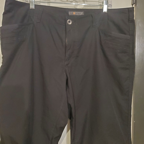 5.11 Tactical 8 Pocket Mens Black Utility Cargo Black Pants Size 40×30 - Picture 2 of 9